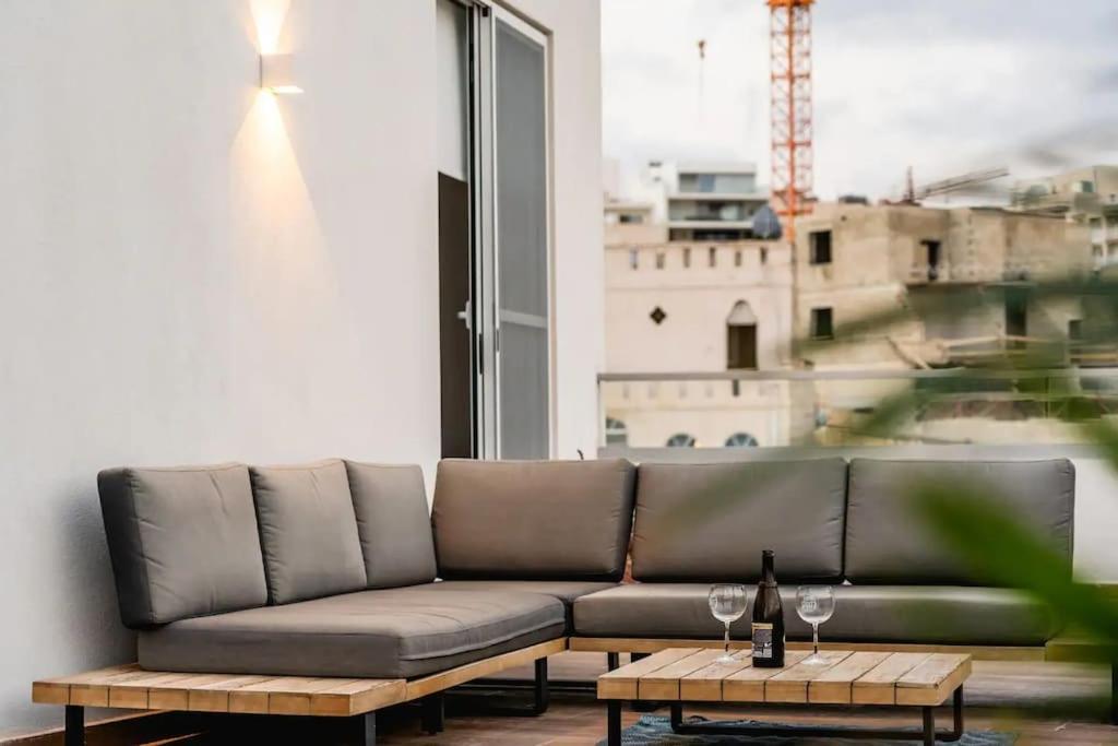 Luxurious & Stylish Penthouse With Private Pool Apartment Msida Bagian luar foto