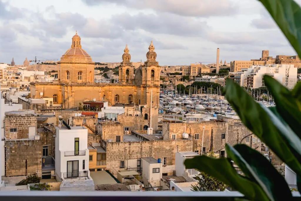 Luxurious & Stylish Penthouse With Private Pool Apartment Msida Bagian luar foto